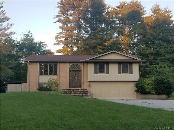 3rd image of 523 Whispering Hills Dr