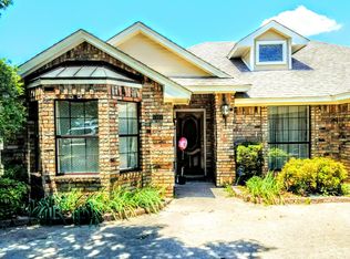 1101 N Brookside Dr, Cedar Hill, TX 75104