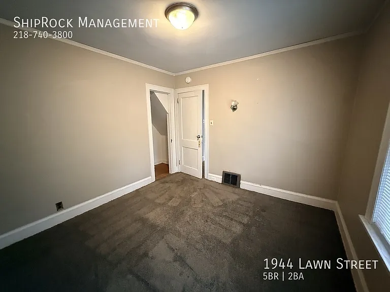 1944 Lawn St — Photo 13