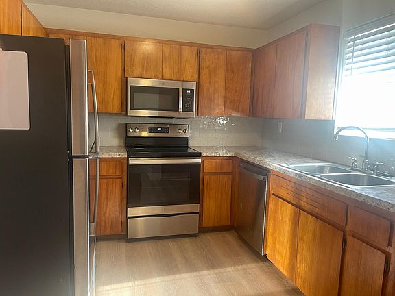 3rd image of 158 Dubois Ave