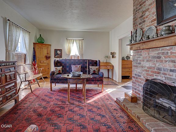 4th image of 1135 S Maple St