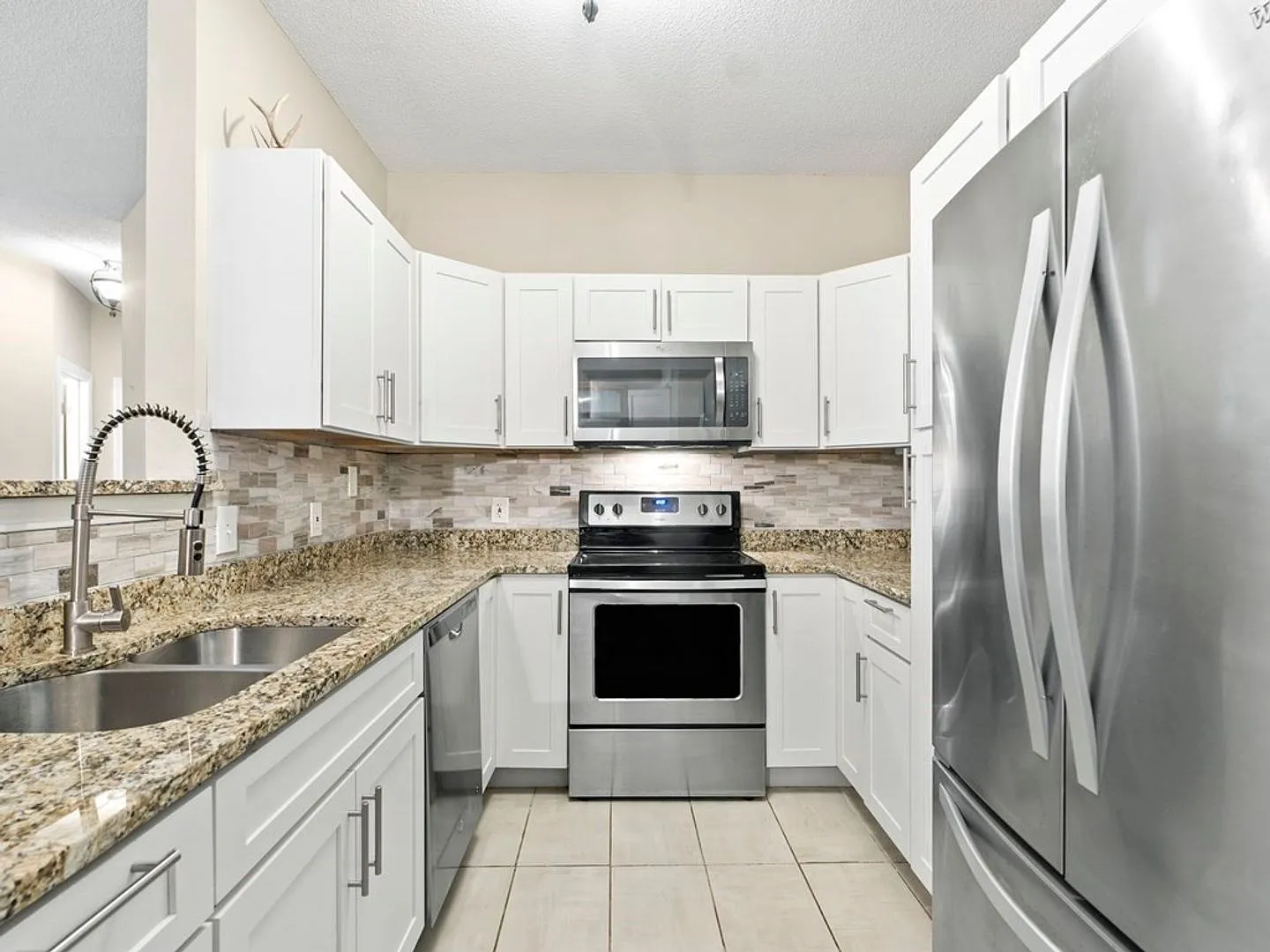 Devon Wood Community 2 Bd 2 Bath Available For Rent Including All Amenities — Photo 4