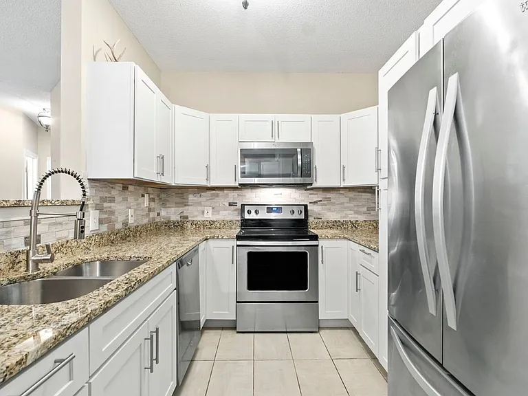 47 Bradford Commons Ln #47 — Photo 4
