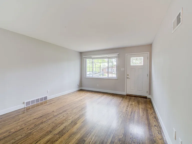 *Coming Available June 6th* Beautifully Renovated 2 bedroom in Arnold — Photo 9
