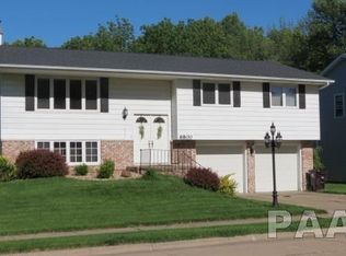 6800 N Parkwood Dr, Peoria, IL 61614