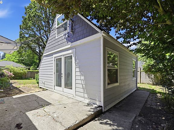 4th image of 301 Irving Rd