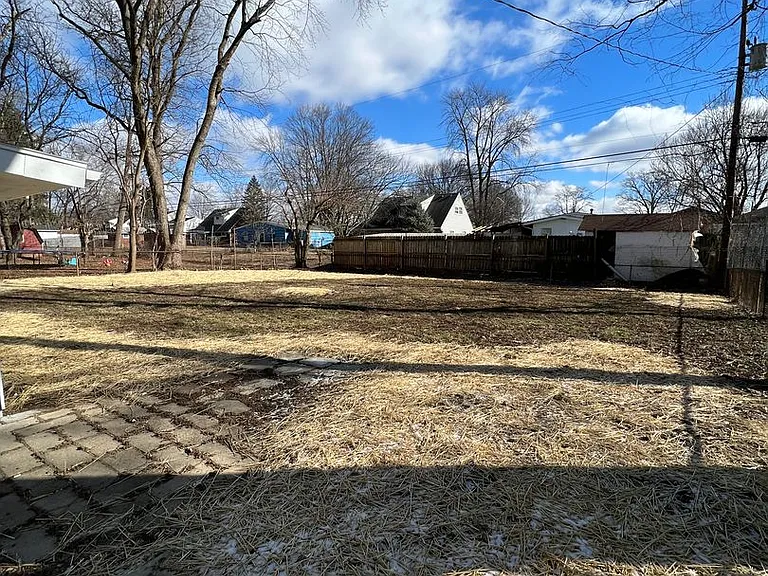 1660 Huxley Dr — Photo 33