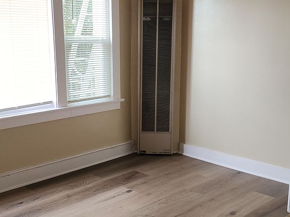 3rd image of 921 E Broadway APT 206
