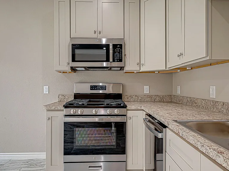 5530 Hirondel St #B — Photo 16
