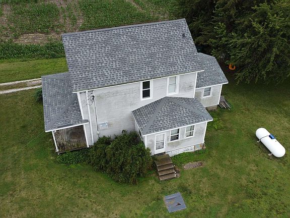 3rd image of 1131 Township Road 825e