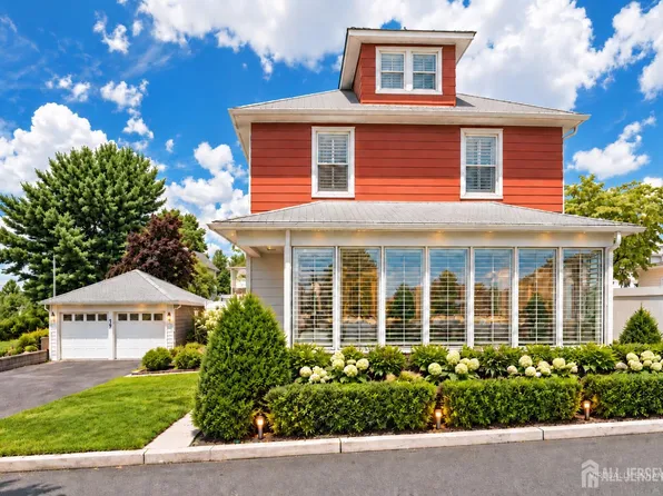 19 Church St, Sayreville, NJ 08872