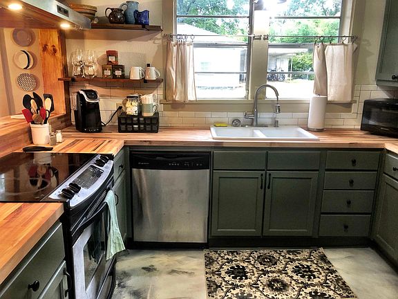 3rd image of 223 Yeates St