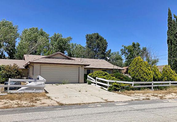 3rd image of 14321 Joshua Tree Dr