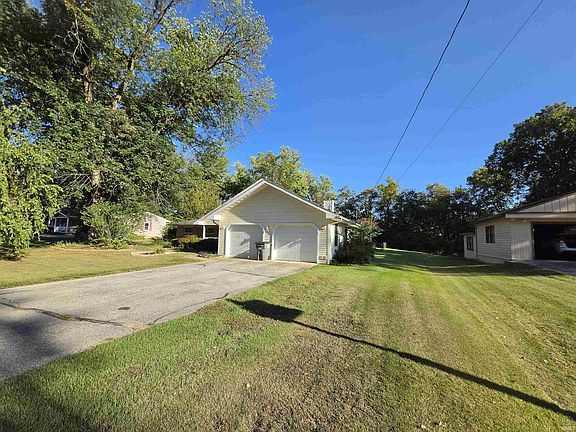 3rd image of 2017 Jackson Dr