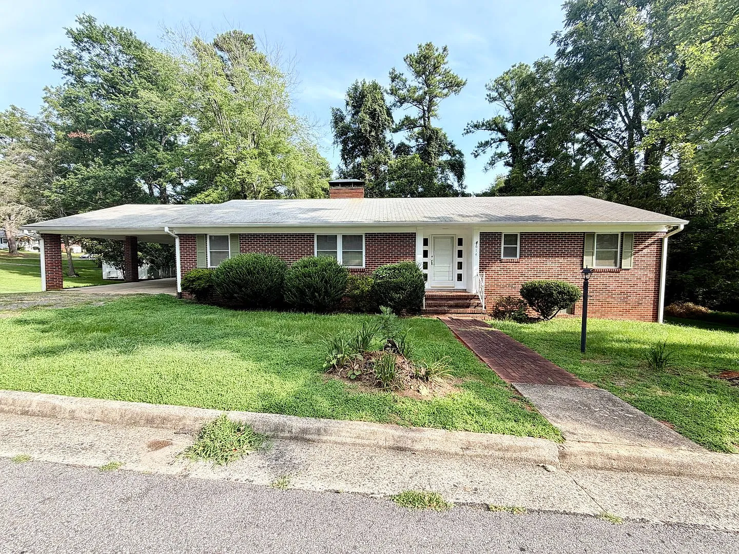New Listing, New Possibilities! — Photo 1