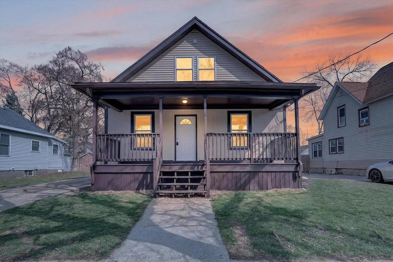 1423 Hull Avenue photo 1
