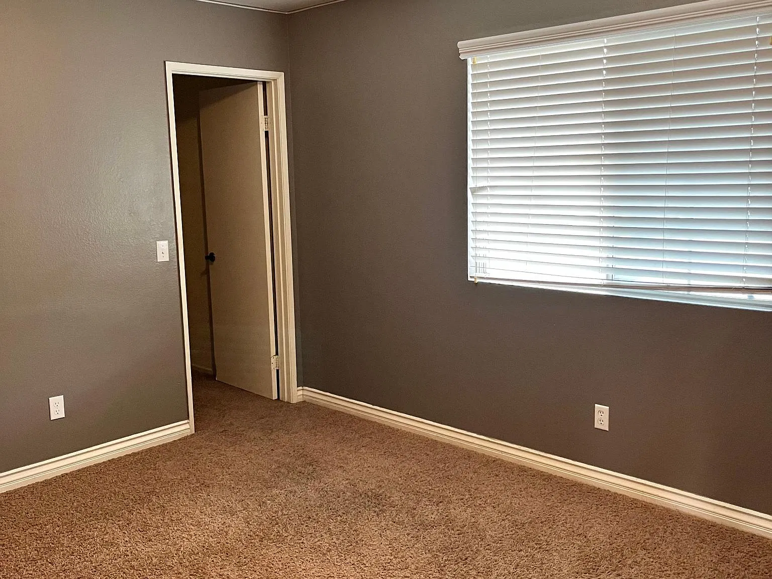 4 bed, 2.5 bath, 2555 sqft, $2,995 — Photo 4