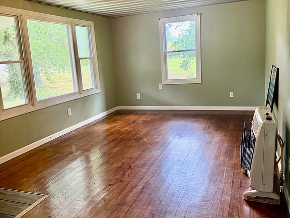 3rd image of 3021 Oaks Rd