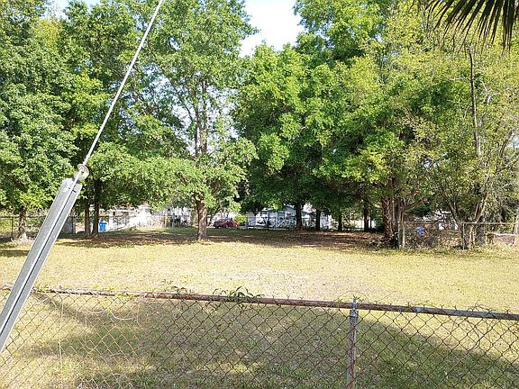 3rd image of 513 W 14th St