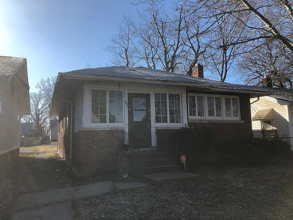 1087 W King St photo 1