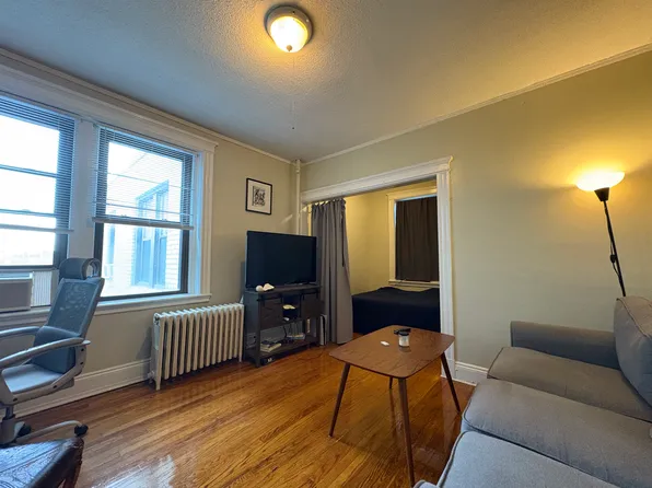 15 Park Dr APT 33, Boston, MA 02215