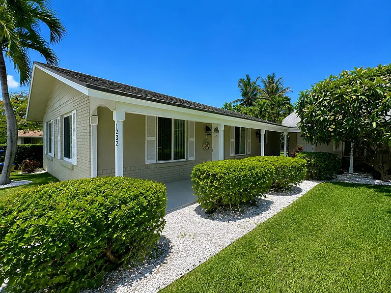 1232 Cabana Rd #1 — Photo 1