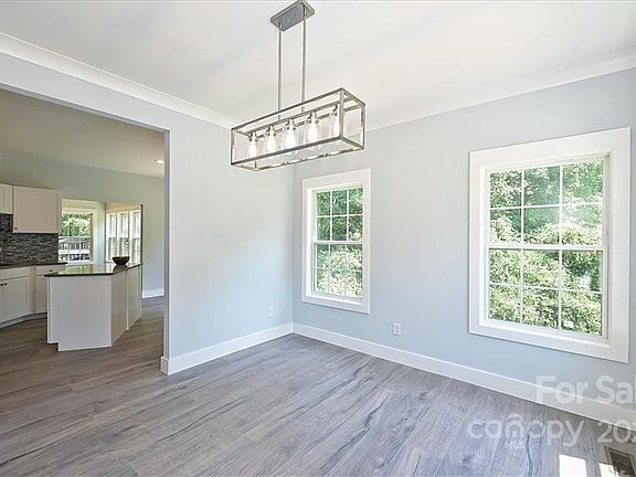5th image of 646 Grand Oak Dr