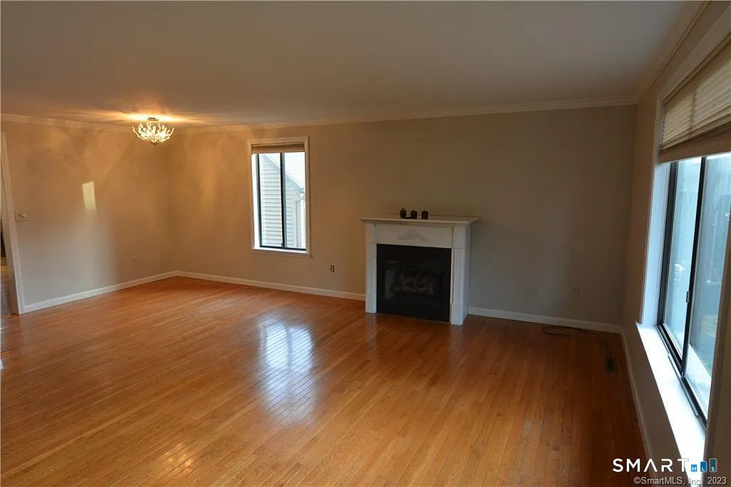 3 bed, 2.5 bath, 1686 sqft, $2,990 — Photo 2