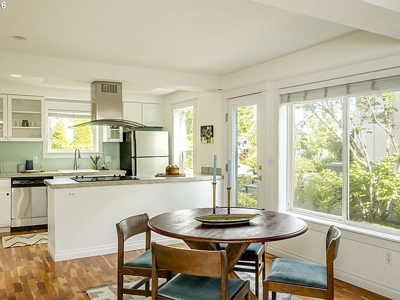 5th image of 3932 SE 16th Ave