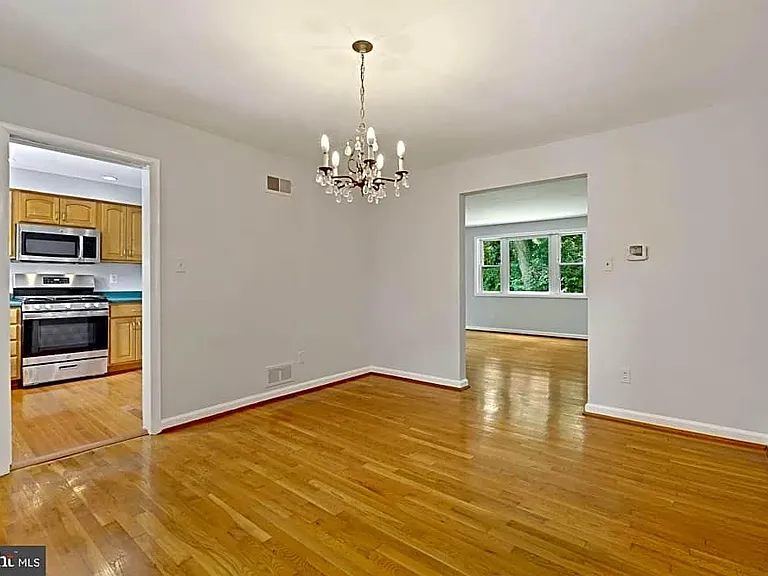 middle floor - dining room - view of kitchen and living room