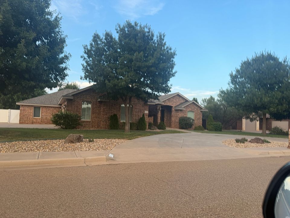 2nd image of 4016 Springwood Dr