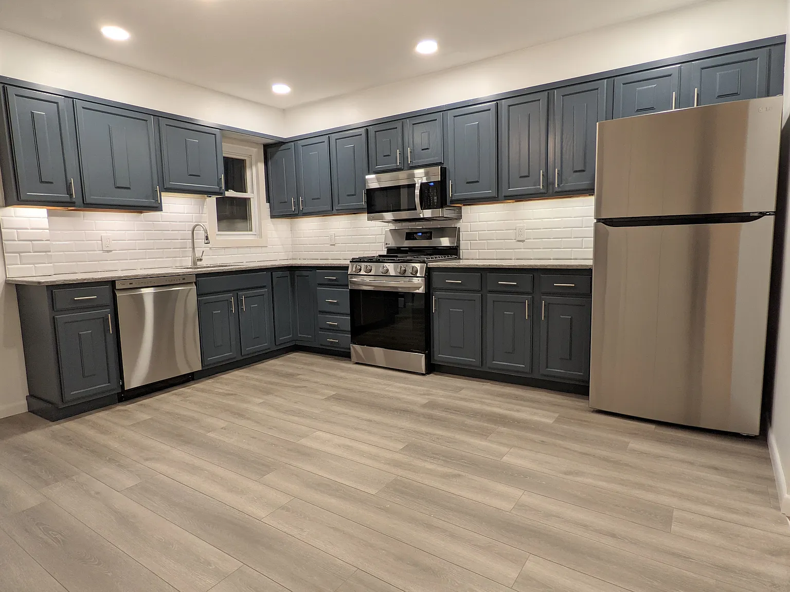 3 bed, $2,580 — Photo 2
