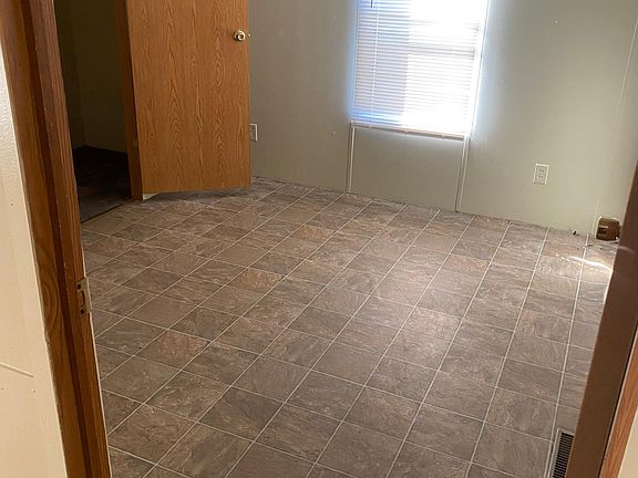 3rd image of 603 Ravenwood Dr