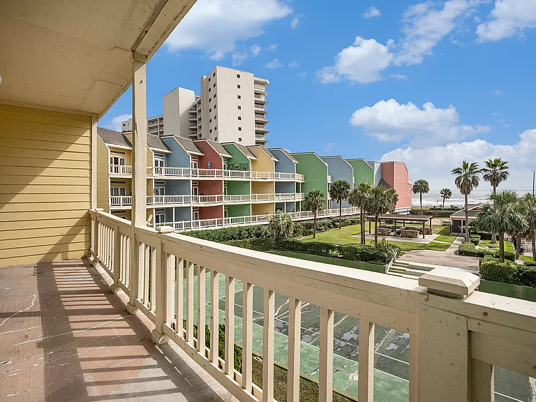 The Oceanfront Galveston Apartments — Photo 75