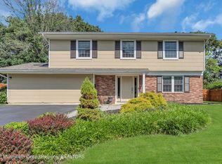 18 Old Bridge Dr, Howell, NJ 07731