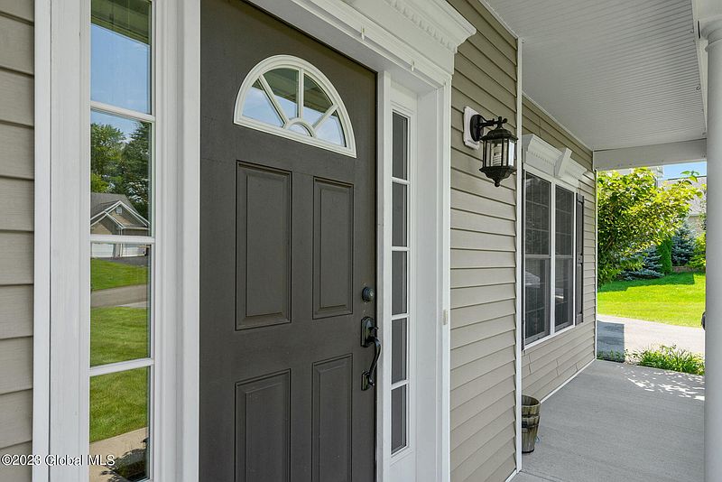 3rd image of 5 Ridgewood Drive