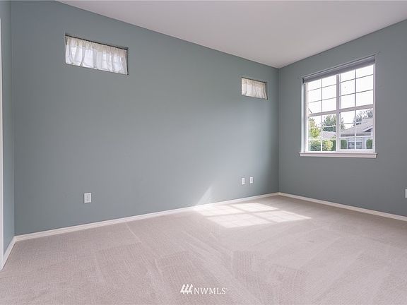 2nd bedroom (new carpet)