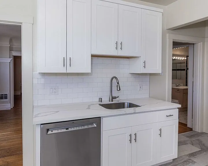 Top Floor 1br. Remodeled! W/D In-Unit! Dishwasher! — Photo 4