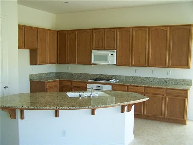 Upgraded Kitche with Granite countertops