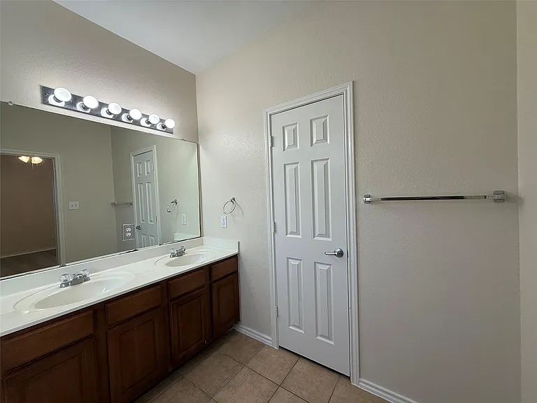 11606 Hereford St — Photo 12
