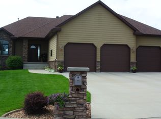 216 Sica Hollow Cir, Watertown, SD 57201
