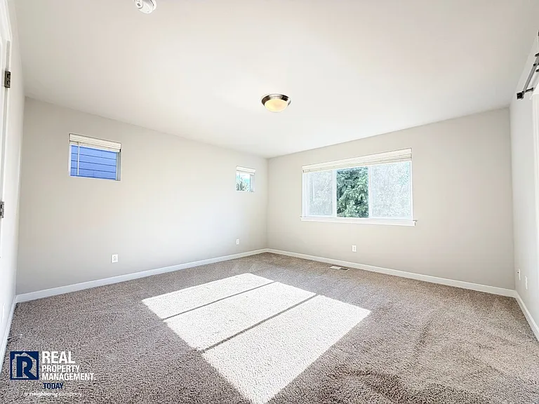 16156 8th Ave E — Photo 5