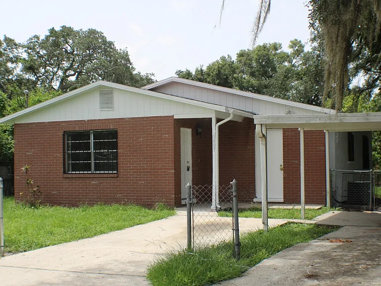 3407 E 38th Ave — Photo 1