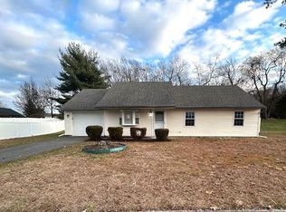 533 Greenbriar Dr, Williamstown, NJ 08094