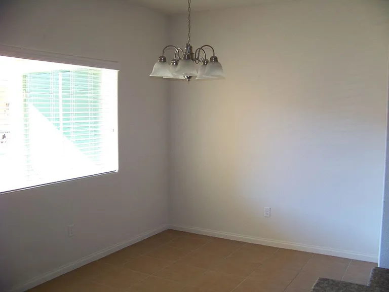 400 Hillside Dr — Photo 5