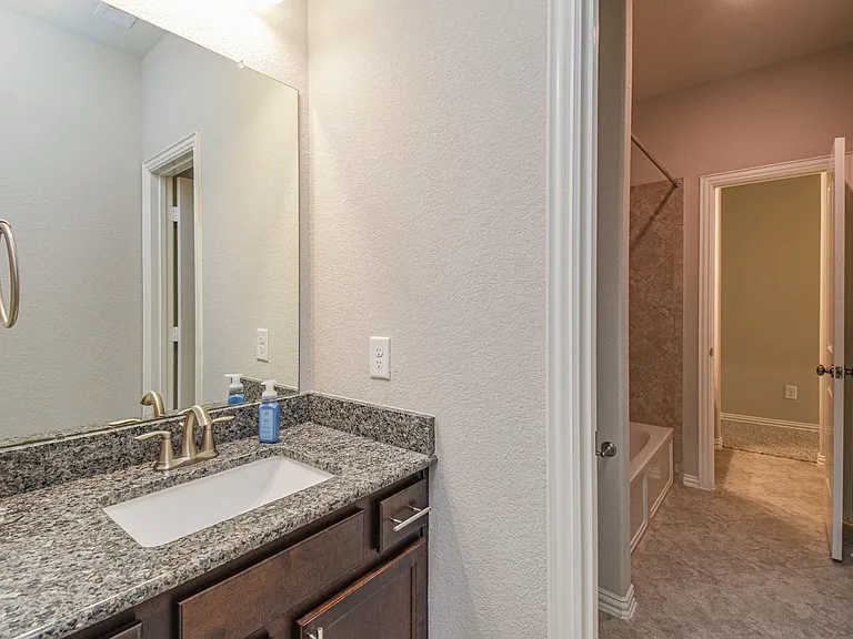 9403 Briscoe Bend Ln — Photo 21