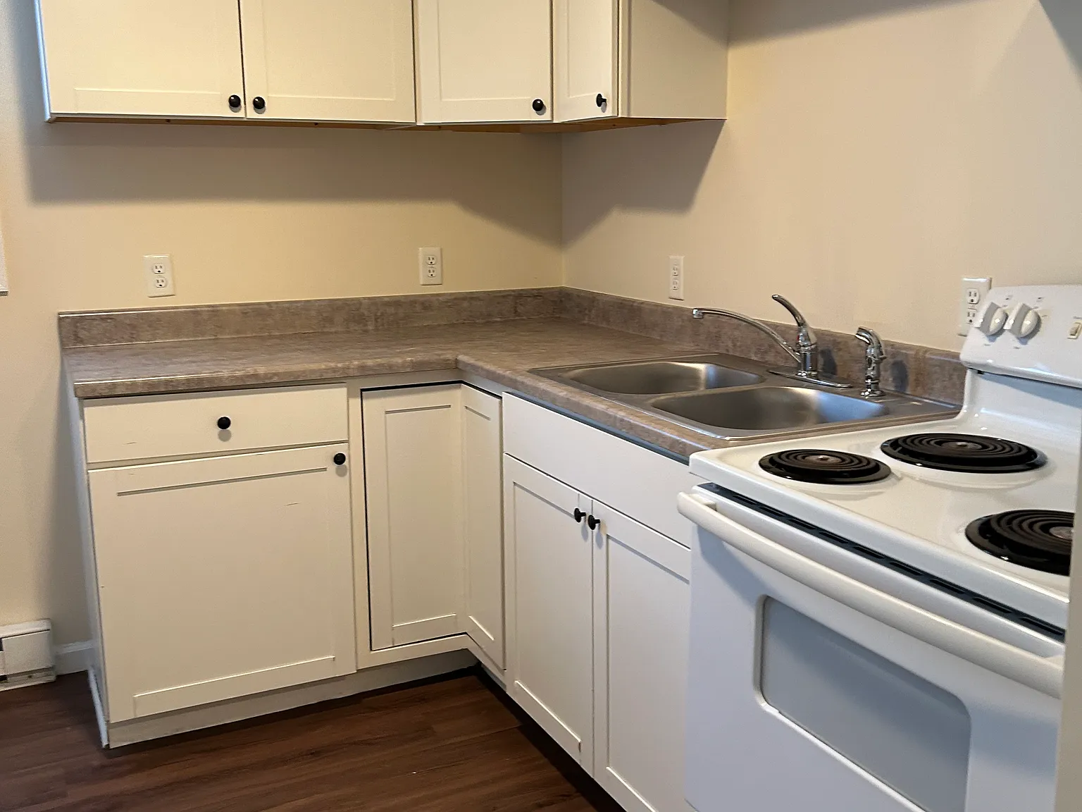 Studio, 306 sqft, $900 — Photo 2