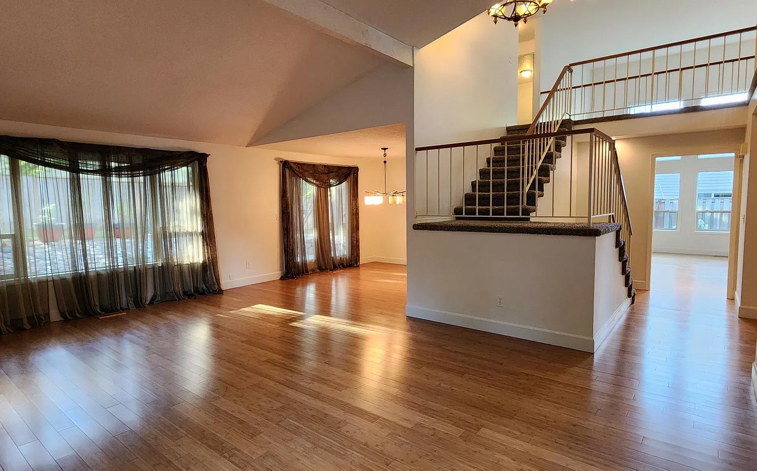 4 bed, 2.5 bath, 2550 sqft, $3,495 — Photo 3