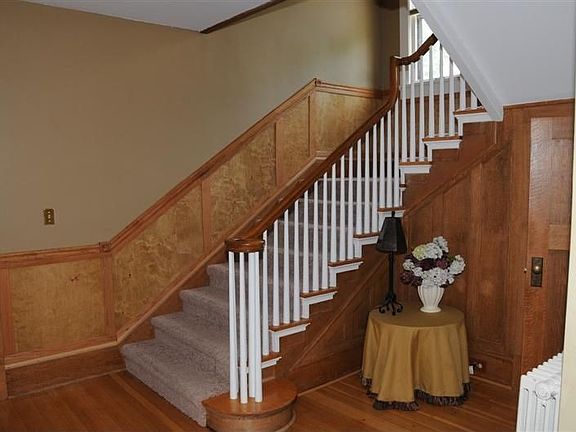 EXTRA WIDE STAIRWAY