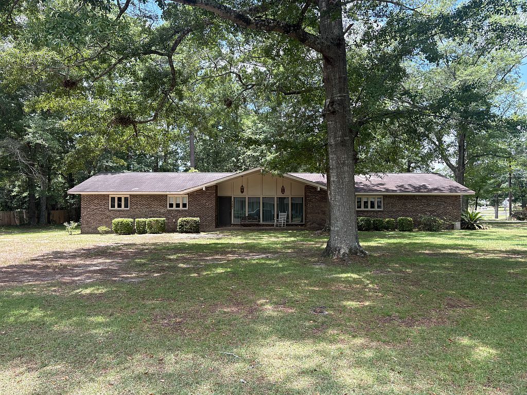 1407 Hiawatha Dr - Property Image